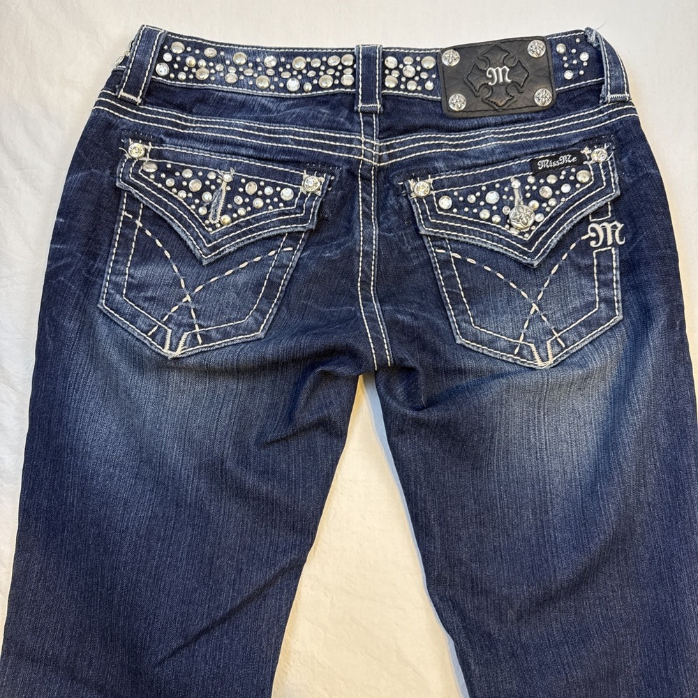 MISS ME jeans boot  women's 26/31 sTUDDED eMBELISHED dARK wASH wHISKERING Y2K
